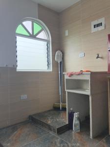 a room with a sink and a window at Arboleda in Manizales