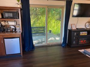 a living room with a large sliding glass door at Willow Pond Cabin in Ellensburg +13 photos