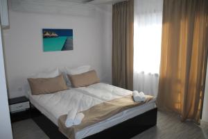 Säng eller sängar i ett rum på Tiara Hotel