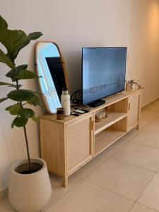Televisor o centre d'entreteniment de Capibara 3 Cómodo cercano a Instituto Cardiológico