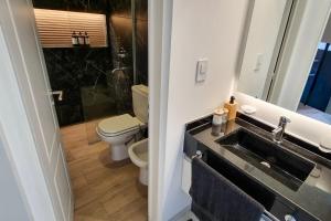 a bathroom with a sink and a toilet at Capibara 4 - Imponente vista al Río in Corrientes +14 photos