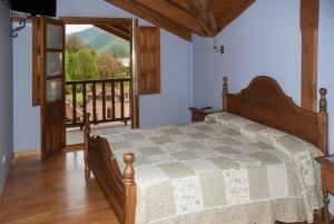 A bed or beds in a room at Posada Sobrevilla