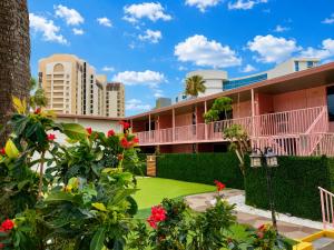 a view of the courtyard of a resort at Abode Beach House in Clearwater Beach