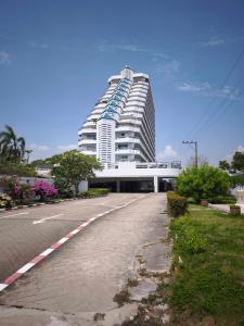 a large building with a parking lot in front of it at Stylish Studio Condo on the Beach in Ban Pak Khlong Phe