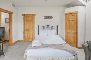 a bedroom with a bed and a tv in it at Cozy 1BR Mountain View Studio with Fireplace &Deck in Fort Collins +21 photos