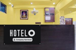 a hotel sign on the wall of a room at Super Hotel O Chittaranjan Railway Station Formerly Khalsa Lodge in Āsansol