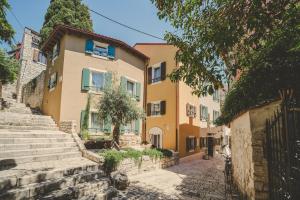 an alley in a town with a building at La Villa Residence in Rovinj