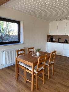 a dining room table and chairs in a kitchen at Casa Piedra in Kleinsteinhausen +4 photos
