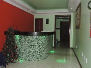 a christmas tree in a room with a tub at Recanto do Mergulhão in Maceió