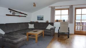 a living room with a couch and a table at Panorama-Apartment Fürth in Aufhausen