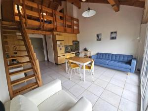a living room with a blue couch and a table at Revier Silberwiidä-Galerie in Braunwald