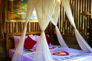 Llit o llits en una habitació de Faraway Mount Batukaru