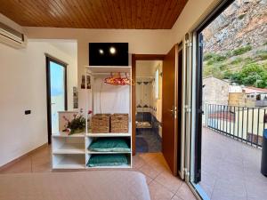 a room with a door open to a balcony at La Casa Sulla Scogliera in Cefalù