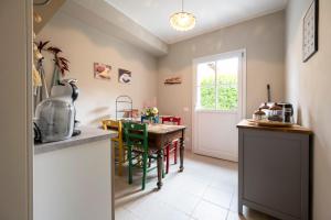 a kitchen with a table and a dining room at B&B Benvenuto in Venegono Superiore