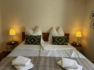 a bedroom with two beds with pillows and two lamps at Appartement Frieda in Seeboden