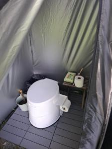 a bathroom with a toilet in a tent at Glamping in Alingsås
