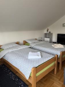 two beds sitting next to each other in a room at Mare in Generalski Stol