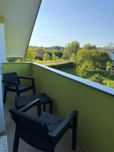 two chairs on a balcony with a view of a park at Mare in Generalski Stol