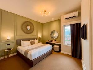a hotel room with a bed and a window at Hotel FortunaGrande Malioboro Yogyakarta in Yogyakarta +59 photos