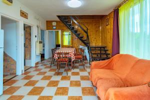 a living room with a couch and a table and chairs at János Nyaraló in Balatonmáriafürdő