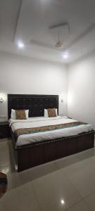 a bedroom with a large bed in a room at Hotel Ansh Palace - Village Near Taj Mahal Agra in Tājganj +22 photos