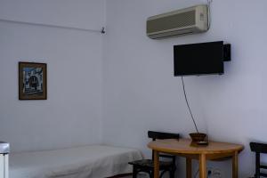 a room with a bed and a table with a tv at Αβαντιάς Abantias in Loutra Edipsou
