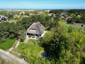 an aerial view of a home with a roof at Bosch (10p) in Buren