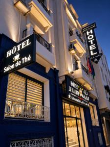 a hotel with signs on the side of a building at Hôtel le calife in Tunis