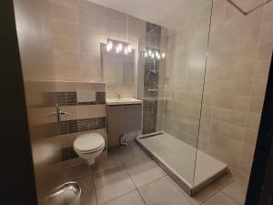a bathroom with a toilet and a shower and a sink at Océan et Forêt in Les Mathes +31 photos