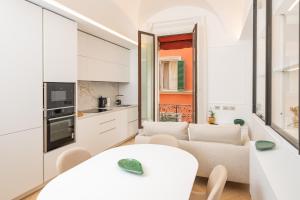 a living room with a couch and a table at Mamma Mia Holidays - Dimore Maggiori in Bologna