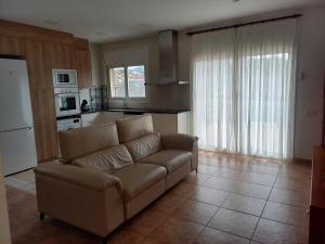 a living room with a couch and a kitchen at Clot d'en Baldà in Berga