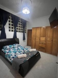 a bedroom with a bed and wooden cabinets at Casa Vacacional San Gil Santander in San Gil