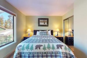 a bedroom with a bed with bears on it at Discovery 4 162 in Mammoth Lakes +91 photos