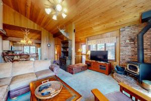 a living room with a couch and a fireplace at Meadow Ridge 34 in Mammoth Lakes
