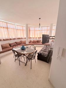 a living room with a table and a couch at Appartement de plage d in As Suwaysah