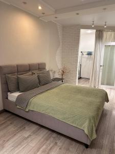 a bedroom with a large bed in a room at Pearl KadoRR in Liski
