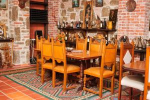 a dining room with a wooden table and chairs at Lahuta e Vjeter Agroturizem in Laç
