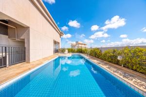 a swimming pool in the backyard of a house at Flat Premium Design Moderno, Completo in Osasco