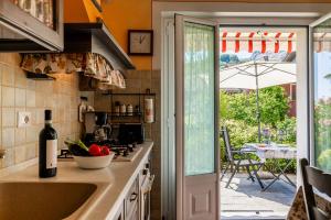 a kitchen with an open door to a patio at Appartamento Caretto in Baveno +31 photos