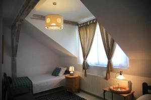a small bedroom with a bed and a window at Cross Country Farm in Prod