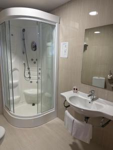 a bathroom with a shower and a sink at Hotel CHG LEYTON in Foz