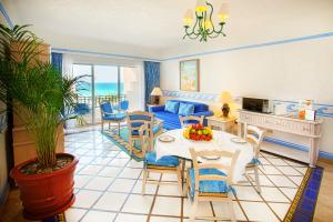 Gallery image of Pueblo Bonito Los Cabos Blanco Beach Resort - All Inclusive in Cabo San Lucas