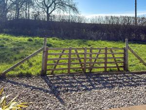 a wooden gate in the middle of a field at The Appleton - Ukc9283 in Brompton