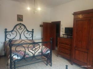 a bedroom with a bed and a dresser at Casa Branchetti in Quarrata