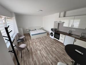 a small apartment with a bed and a kitchen at Studio U Martina in Mariánské Lázně