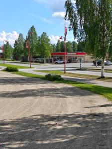 an empty road in front of a gas station at Majoitus Kulma 2 in Ilomantsi