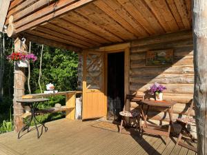 a wooden cabin with a wooden door and a table at Salatse metsaonn in Salatse