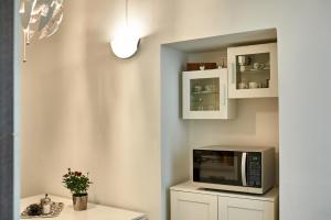 A kitchen or kitchenette at La Perla sul Lago di Como con parcheggio