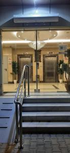 a set of stairs in a building with a escalator at غرف تاج الذهبية الملاوي in Mecca +15 photos
