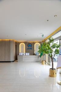 a lobby of a hotel with a tree in the middle at هوليدي الخليج الفندقية Holiday Alkhaleej in Riyadh